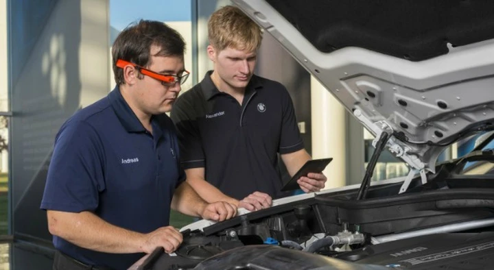Bmw: Google Glass in fabbrica per il controllo qualità