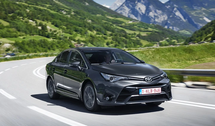 Toyota Avensis 2015: foto e dati tecnici ufficiali