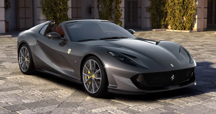 Nuova Ferrari 812 GTS: spider esclusiva con motore V12 anteriore
